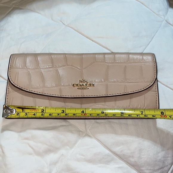 Nwot coach croc embossed soft leather envelope wallet - Picture 5 of 9
